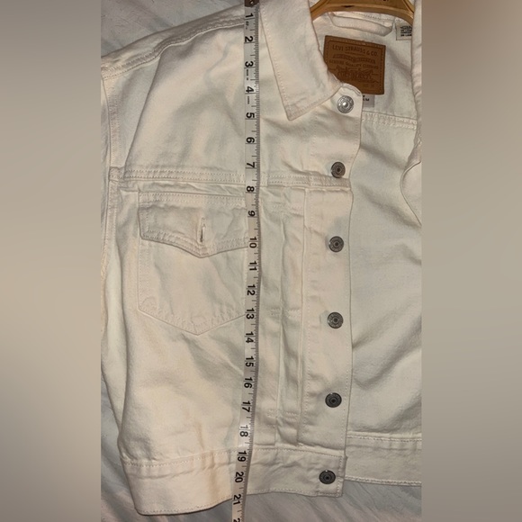 White Levi’s Denim Jacket - Picture 4 of 6